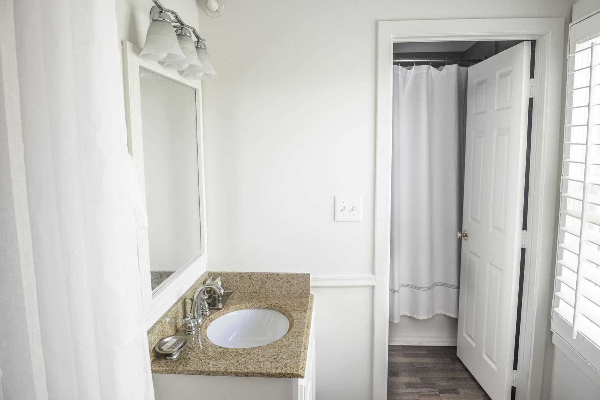Vineyard Square Hotel And Suites Edgartown Exteriör bild
