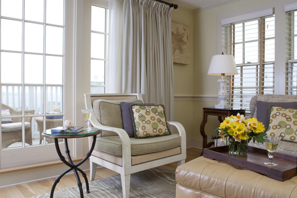 Vineyard Square Hotel And Suites Edgartown Exteriör bild